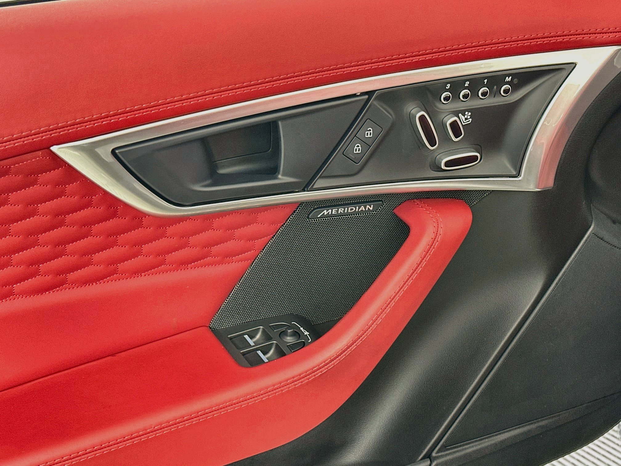 Used 2024 Jaguar F-TYPE R-Dynamic RWD image 16