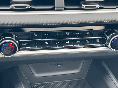 New 2026 Chevrolet Equinox LT w/ Convenience Package II image 18