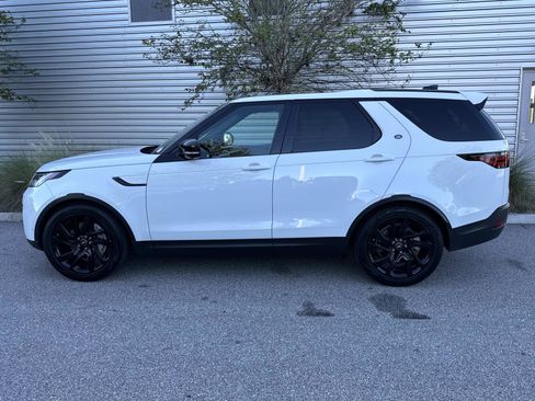 Certified 2025 Land Rover Discovery S image 2