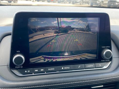 Used 2025 Nissan Rogue SV image 21