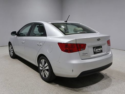 Used 2013 Kia Forte EX w/ Premium Pkg FWD image 4