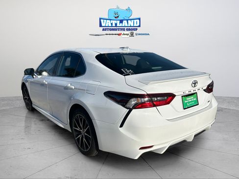 Used 2023 Toyota Camry SE FWD image 3