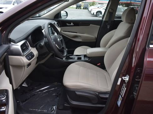 Used 2019 Kia Sorento FWD image 16