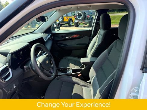 Used 2024 Chevrolet TrailBlazer LS w/ LS Convenience Package FWD image 6