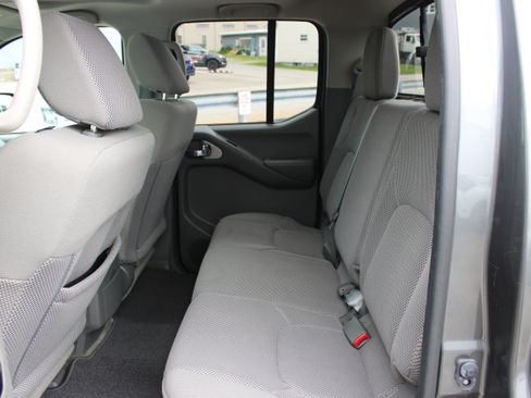 Used 2017 Nissan Frontier SV w/ SV Value Truck Package AWD/4WD image 10