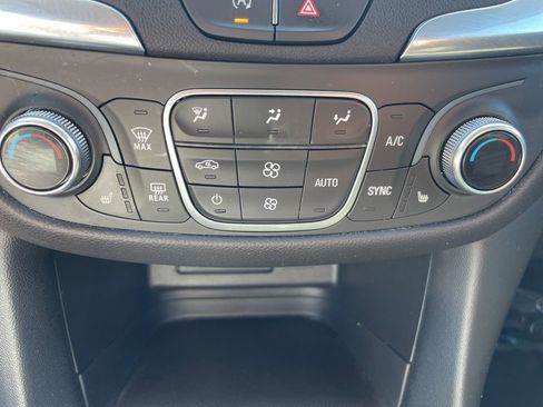 Used 2024 Chevrolet Equinox LT FWD image 13