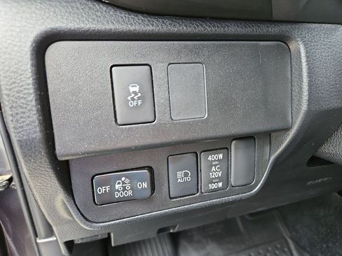 Used 2020 Toyota Tacoma TRD Off-Road w/ Technology Package AWD/4WD image 23