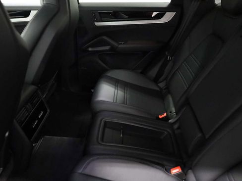 Certified 2024 Porsche Cayenne Coupe image 36
