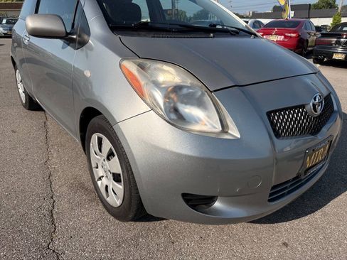 Used 2008 Toyota Yaris 2-Door Hatchback FWD image 12