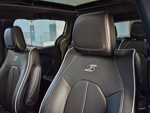 New 2026 Chrysler Pacifica Limited w/ S Appearance Package image 24