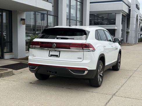 Used 2024 Volkswagen Atlas Cross Sport SE AWD/4WD image 5