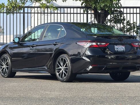 Used 2024 Toyota Camry SE image 6