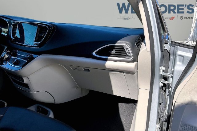 Used 2024 Chrysler Pacifica Touring-L FWD image 27
