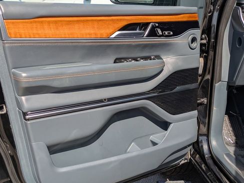 Used 2023 Jeep Grand Wagoneer Series II AWD/4WD image 11