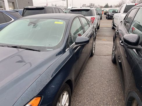 Used 2020 Ford Fusion SE image 6