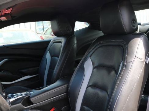 Used 2022 Chevrolet Camaro LT w/ Technology Package RWD image 9