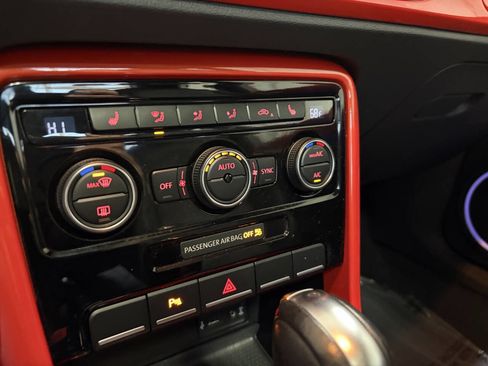 Used 2019 Volkswagen Beetle 2.0T SE w/ SE Premium Package image 18