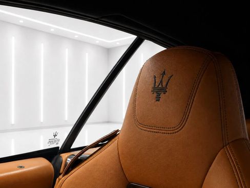 Used 2016 Maserati GranTurismo Sport RWD image 15