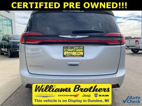 Certified 2024 Chrysler Pacifica Touring-L image 6