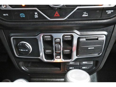 Used 2023 Jeep Wrangler Unlimited w/ Sun & Screen Package image 20