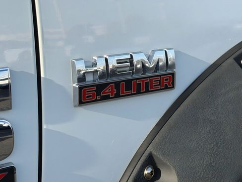 Used 2018 RAM 2500 Tradesman w/ Chrome Appearance Group image 33