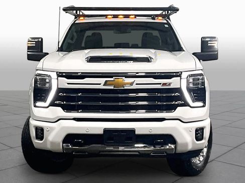 Used 2025 Chevrolet Silverado 2500 LT w/ Z71 Chrome Sport Edition AWD/4WD image 4