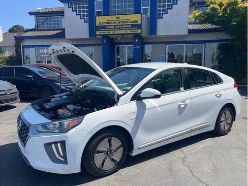 Used 2020 Hyundai Ioniq SE FWD image 23