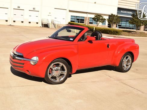 Used 2005 Chevrolet SSR w/ Preferred Equipment Group image 4