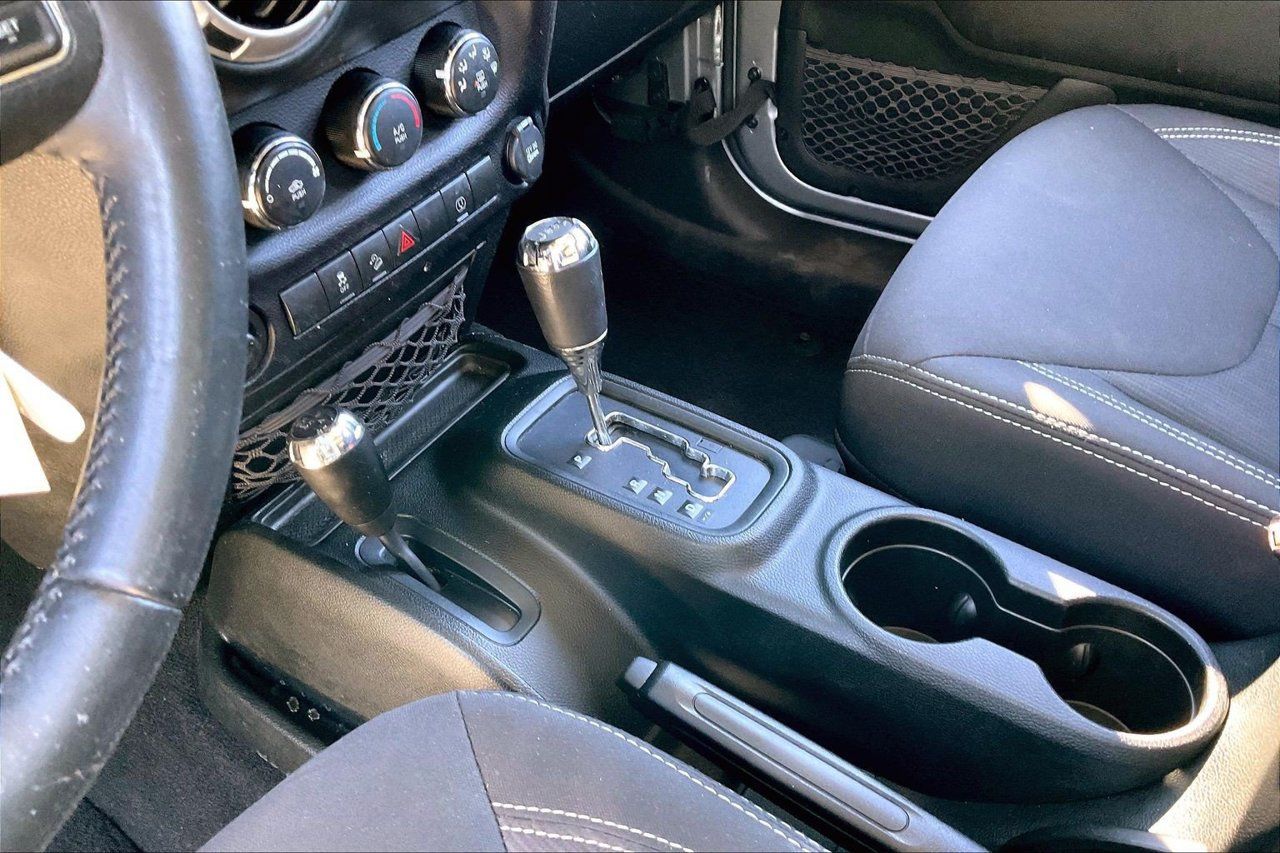 Certified 2018 Jeep Wrangler Unlimited Sahara AWD/4WD image 25