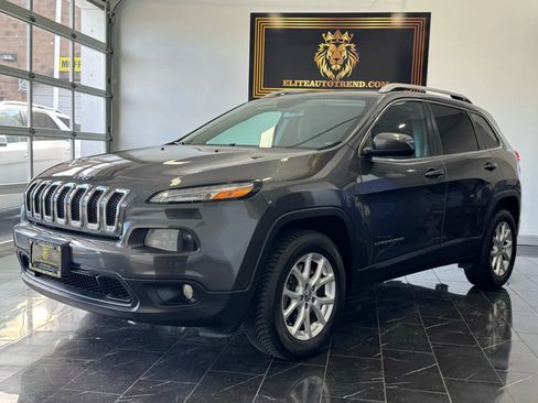 Used 2016 Jeep Cherokee Latitude w/ Cold Weather Group image 3