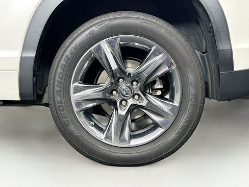 Used 2018 Toyota Highlander Limited Platinum FWD image 11