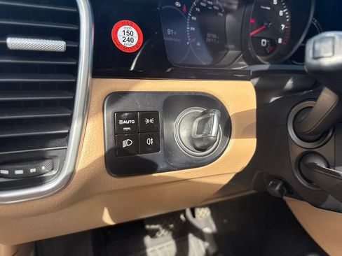 Used 2019 Porsche Cayenne AWD/4WD image 21