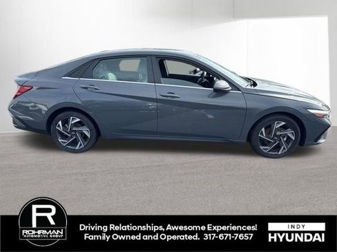 Used 2025 Hyundai Elantra Limited image 6