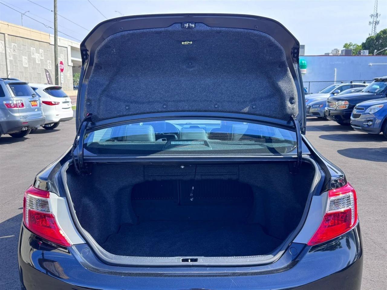 Used 2012 Toyota Camry SE FWD image 23