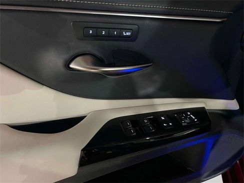 Certified 2025 Lexus ES 300h w/ Premium Package image 20