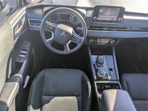 Used 2022 Mitsubishi Outlander ES image 15