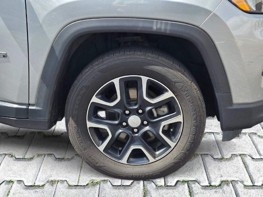Used 2022 Jeep Compass Latitude AWD/4WD image 3