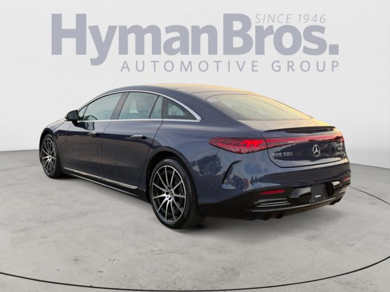 Used 2022 Mercedes-Benz EQS 580 4MATIC Sedan w/ Pinnacle Trim Package image 5