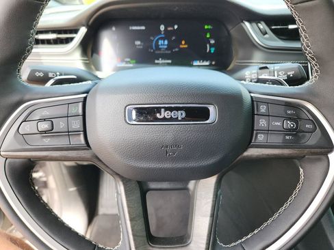 Used 2025 Jeep Grand Cherokee Limited 4xe AWD/4WD image 33