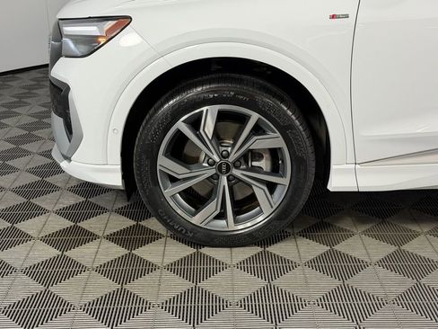 Used 2023 Audi Q4 e-tron Premium Plus w/ Premium Plus image 15