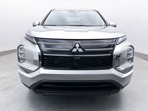 New 2025 Mitsubishi Outlander ES image 2
