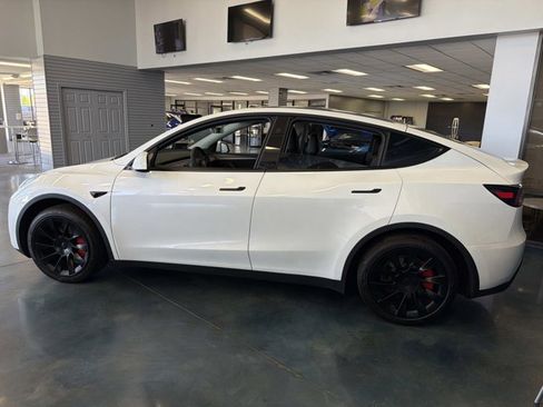 Used 2025 Tesla Model Y Long Range image 4