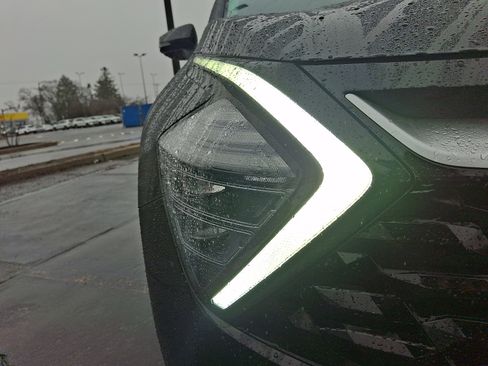 Used 2024 Kia Sportage EX image 9