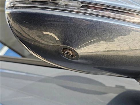 Used 2019 Porsche Cayenne Turbo image 6