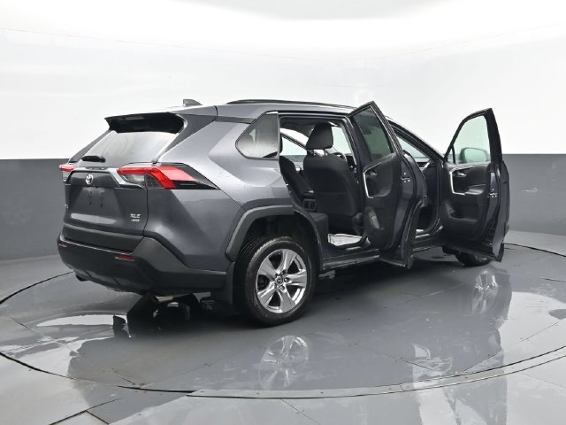 Used 2022 Toyota RAV4 XLE AWD/4WD image 27