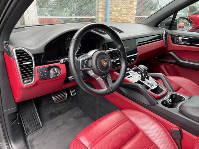 Used 2022 Porsche Cayenne S AWD/4WD image 2