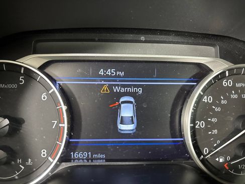 Used 2023 Nissan Altima 2.5 SV AWD/4WD image 15