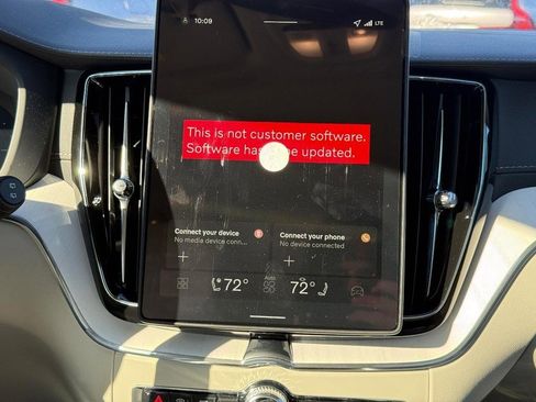 New 2026 Volvo XC60 T8 Ultra w/ Protection Package Premier image 8