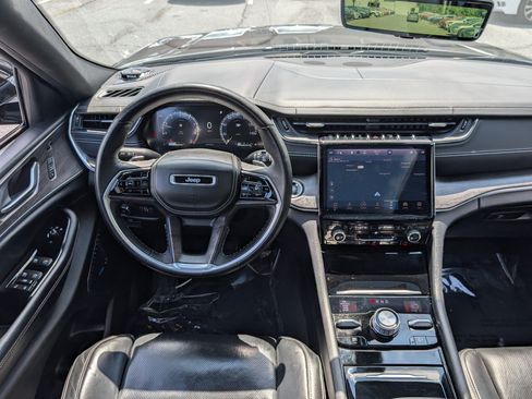 Used 2022 Jeep Grand Cherokee Overland w/ Luxury Tech Group IV AWD/4WD image 18