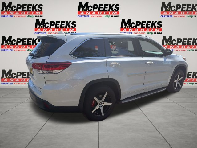 Used 2017 Toyota Highlander XLE AWD/4WD image 5